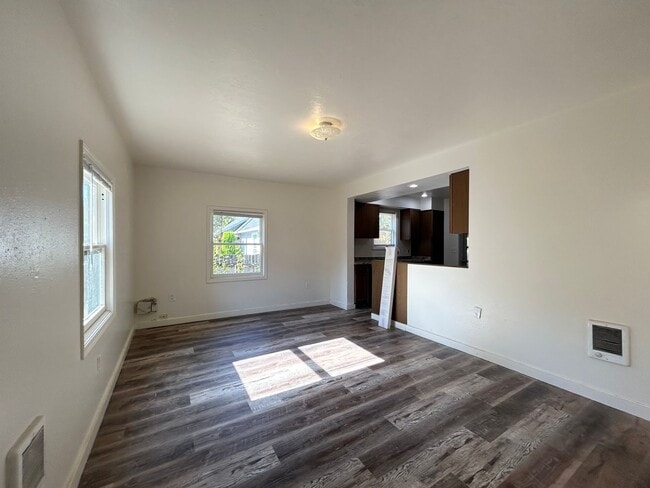 9045 SW Center St in Tigard, OR - Building Photo - Building Photo