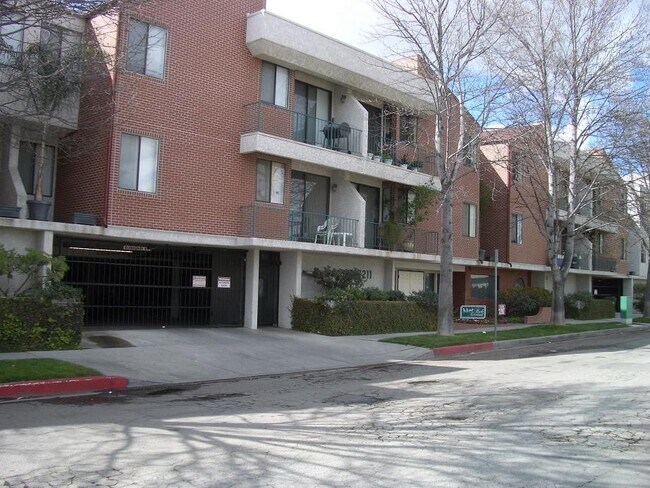 7211 Cozycroft Ave, Unit 49 in Winnetka, CA - Foto de edificio - Building Photo
