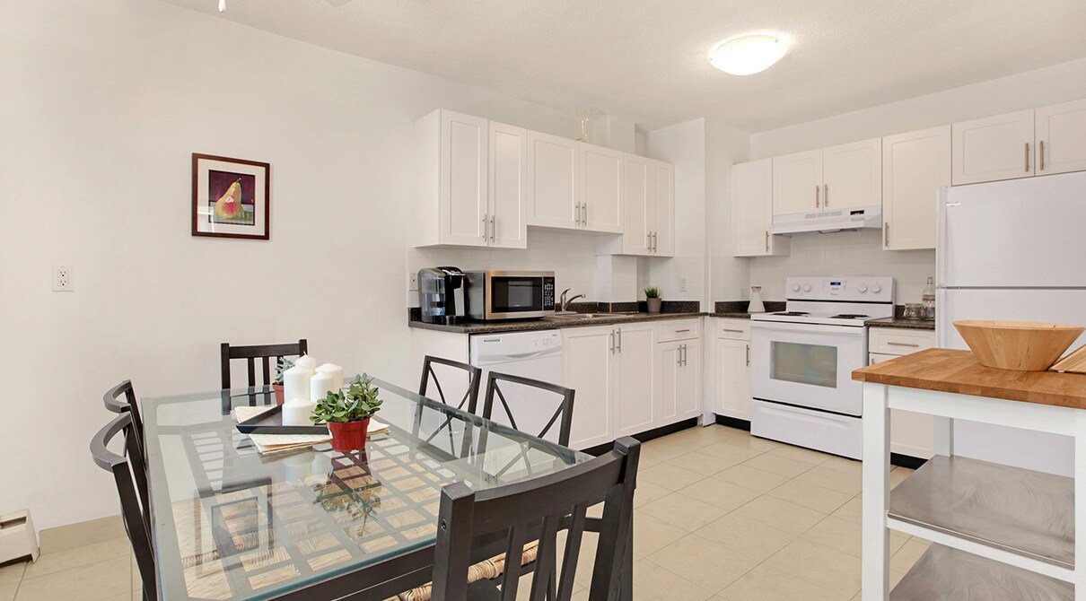 725-715 15 Ave SW in Calgary, AB - Building Photo