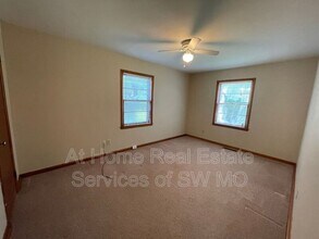 302 W Whiteside St in Springfield, MO - Building Photo - Building Photo