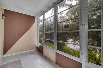 5320 NW 11th St, Unit 205 in Lauderhill, FL - Building Photo - Building Photo