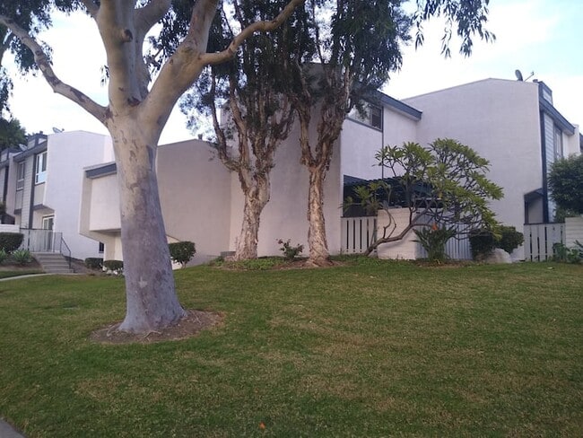 property at 2100 W Palmyra Ave