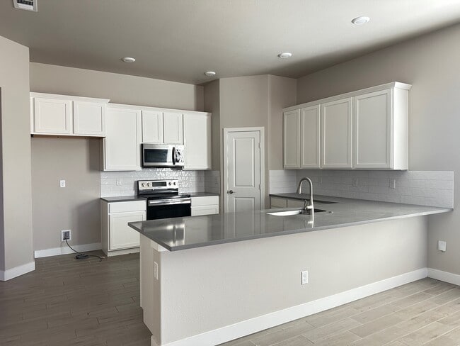 2409 Husk St in Midland, TX - Building Photo - Building Photo