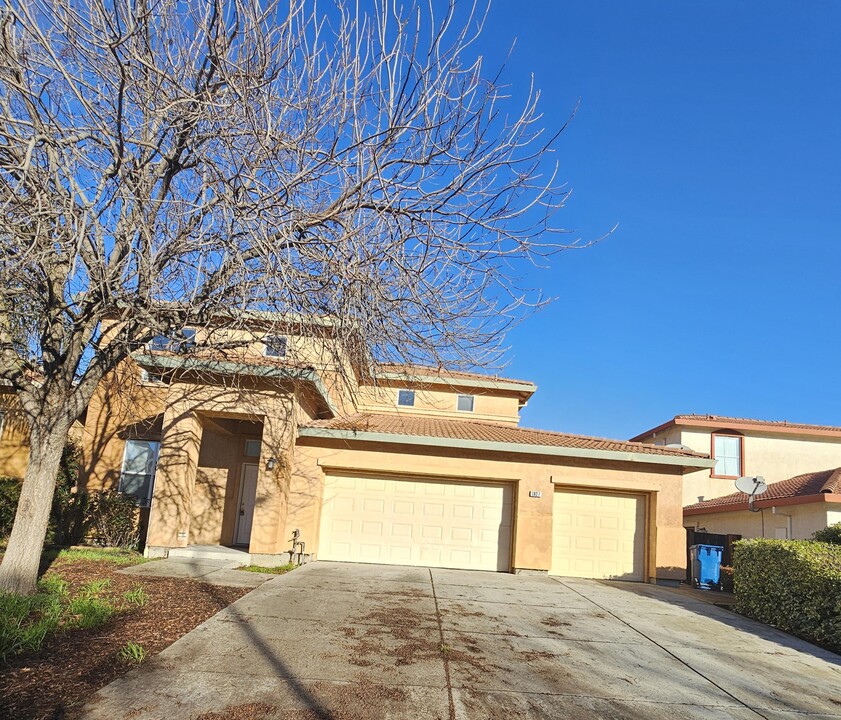 1827 Crown Peak Way in Antioch, CA - Building Photo