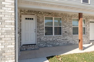 Oakwood Heights Townhomes in Republic, MO - Building Photo - Building Photo