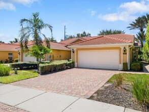 15073 Cortona Way in Naples, FL - Foto de edificio - Building Photo