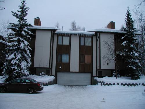 450 E 56th Ave in Anchorage, AK - Building Photo