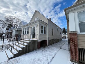 8608 S Wallace St in Chicago, IL - Building Photo - Building Photo