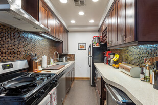 Chateau Camrose Lofts in Los Angeles, CA - Building Photo