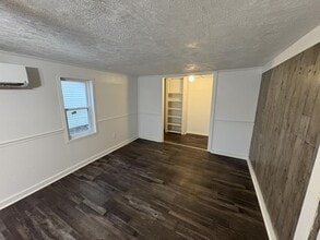 829 N Lynn St in Nevada, MO - Building Photo - Building Photo