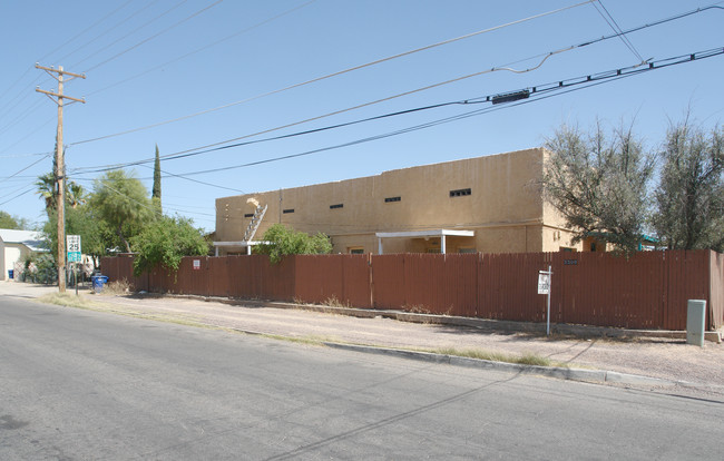 3300 E Bellevue St in Tucson, AZ - Building Photo - Building Photo