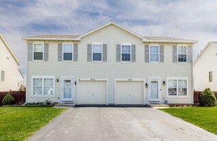 315 Richmond Dr in Romeoville, IL - Building Photo