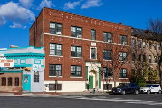 1665 Lamont St Apartments in Washington, DC - Foto de edificio - Building Photo