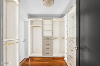1 W Century Dr in Los Angeles, CA - Building Photo - Building Photo