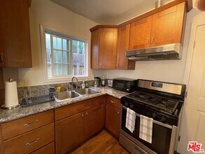 1245 1/2 24th St in Santa Monica, CA - Building Photo - Building Photo