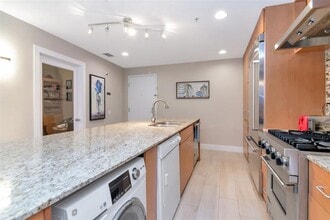 1120 E Kennedy Blvd in Tampa, FL - Building Photo - Building Photo