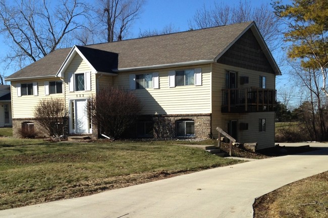 533 Stone Ridge Dr in Lansing, MI - Building Photo - Building Photo