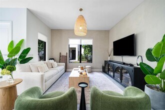 4408 NW 80th Ave in Doral, FL - Building Photo - Building Photo