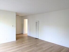 6136 Fulton Ave-Unit -11 in Los Angeles, CA - Building Photo - Building Photo