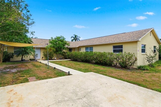 property at 3052 Park Ln