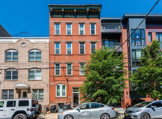 718 Grand St in Hoboken, NJ - Building Photo - Building Photo