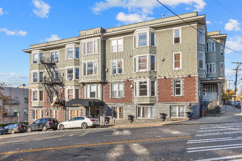 1703 Bellevue Ave in Seattle, WA - Building Photo