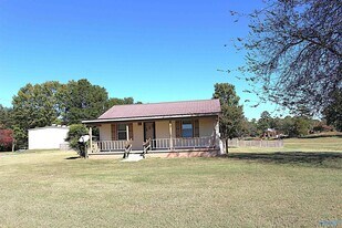 152 Clutts Rd in Harvest, AL - Building Photo