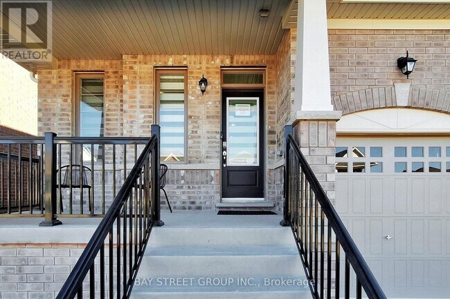 57 Big Canoe Dr in Georgina, ON - Building Photo - Building Photo