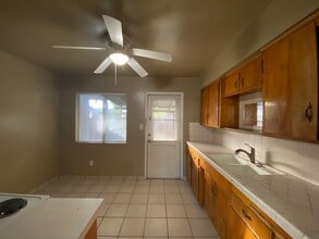 210 E Harding Ave in Bakersfield, CA - Building Photo - Building Photo