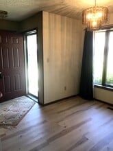 2057 S Kentwood Ave in Springfield, MO - Building Photo - Building Photo