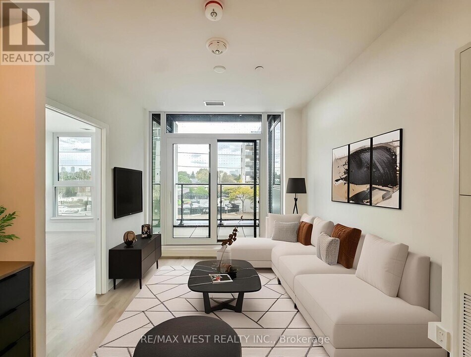 1037 The Queensway in Toronto, ON - Building Photo