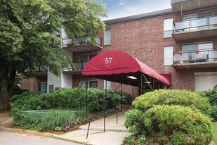 57 Broadlawn Park, Unit 7 in Chestnut Hill, MA - Building Photo