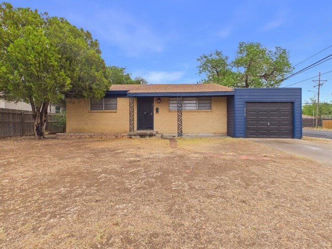 3319 Teckla Blvd