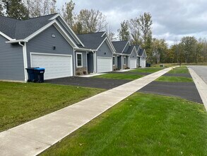 2087 Community Ln, Unit 15B in Ontario, NY - Building Photo - Building Photo