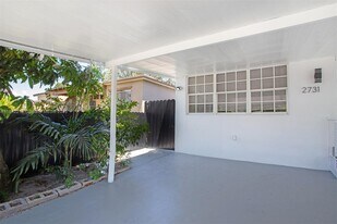 2731 NW 100th St in Miami, FL - Building Photo
