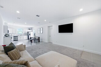 8452 Dorsey St in Spring Hill, FL - Building Photo - Building Photo