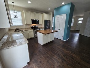 927 Hugh Ln in Chesapeake, VA - Building Photo - Building Photo