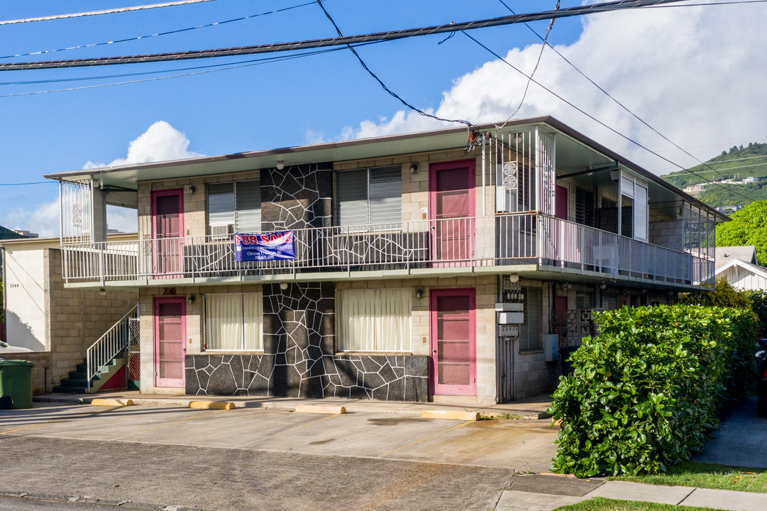 2048 S Beretania St in Honolulu, HI - Building Photo