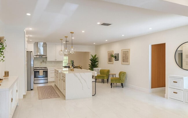 2395 NE 184th Terrace in North Miami Beach, FL - Building Photo - Building Photo