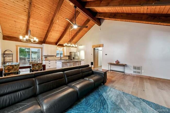 1617 Cree St in South Lake Tahoe, CA - Building Photo - Building Photo