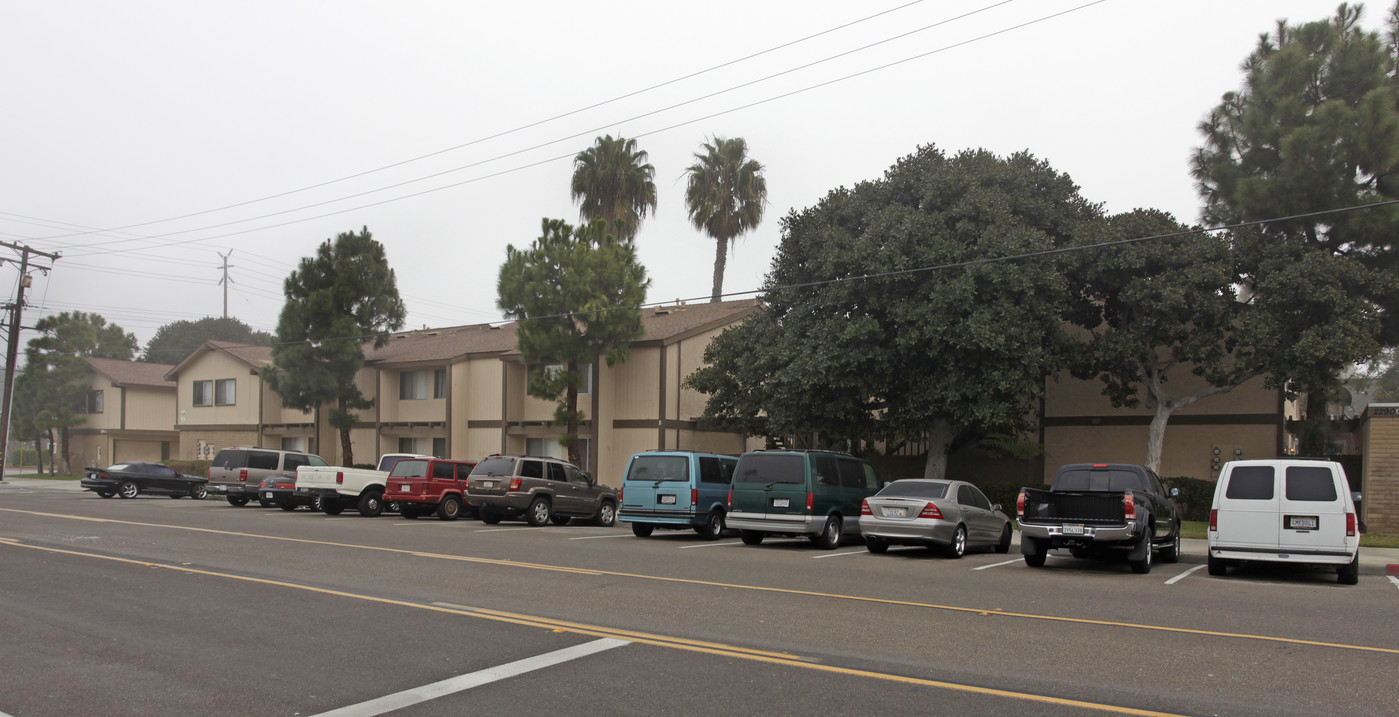 The College Avenue Apartments in Costa Mesa, CA - Foto de edificio