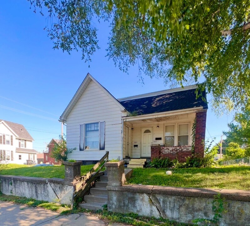 501-503 16th Ave in Moline, IL - Building Photo
