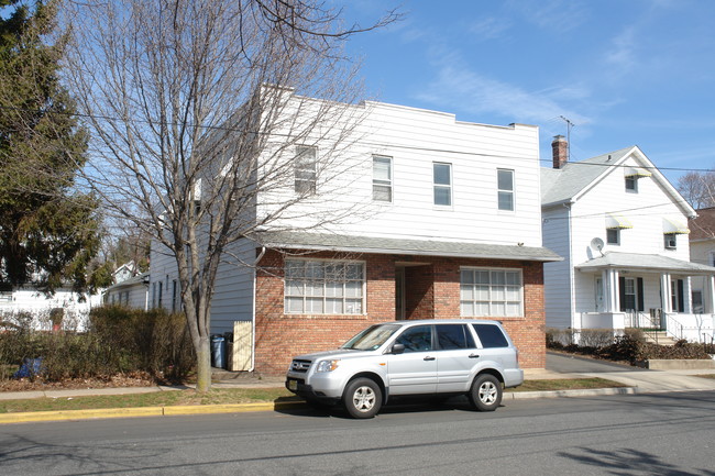 210 W 2nd St in Bound Brook, NJ - Building Photo - Building Photo