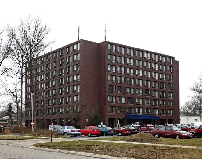 Knickerbocker Apartments in Bay Village, OH - Foto de edificio - Building Photo