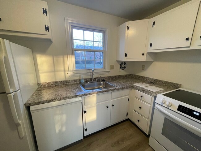 3 Brickyard Rd, Unit 17B in Farmington, CT - Building Photo - Building Photo