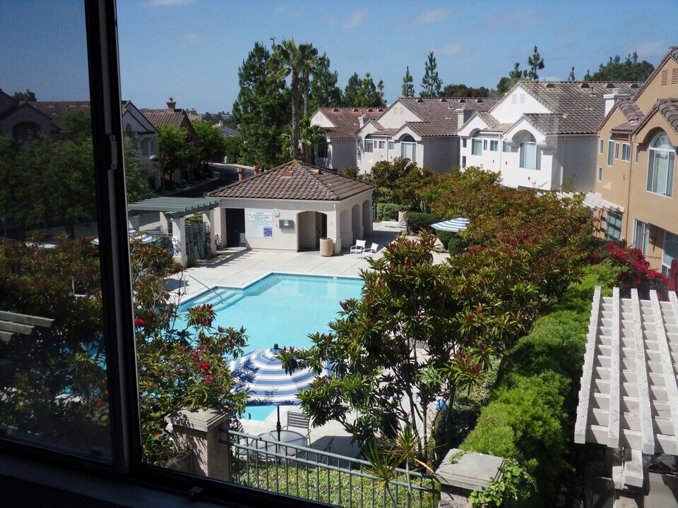 5536 Renaissance Ave in San Diego, CA - Building Photo