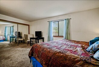 4 Village Pl in White Rock, NM - Building Photo - Building Photo