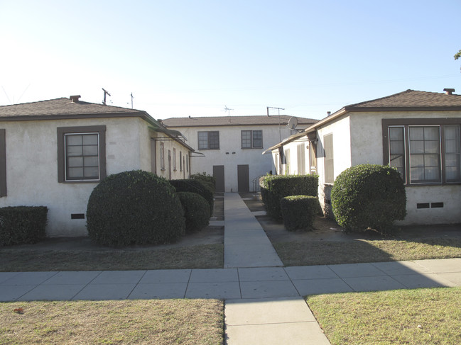 1126 E Harding St in Long Beach, CA - Building Photo - Building Photo