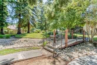 The Woodlands Apartments in Fresno, CA - Building Photo - Building Photo