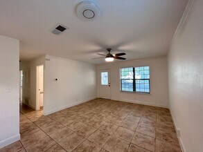 6200 Palm Cir in Austin, TX - Building Photo - Building Photo